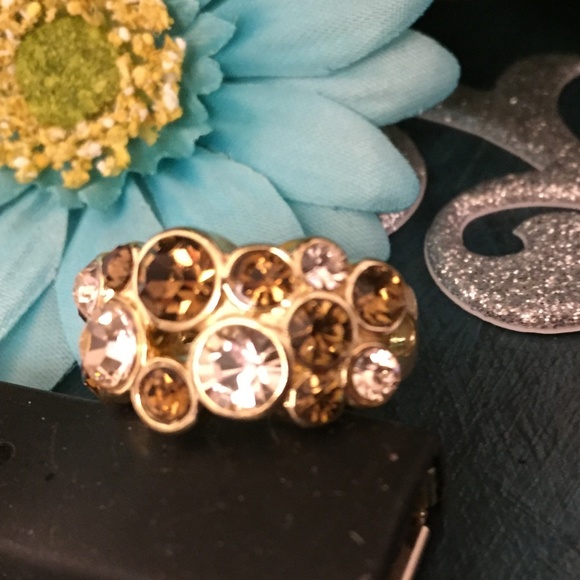 GOLD TONE FASHION RING - Picture 2 of 2